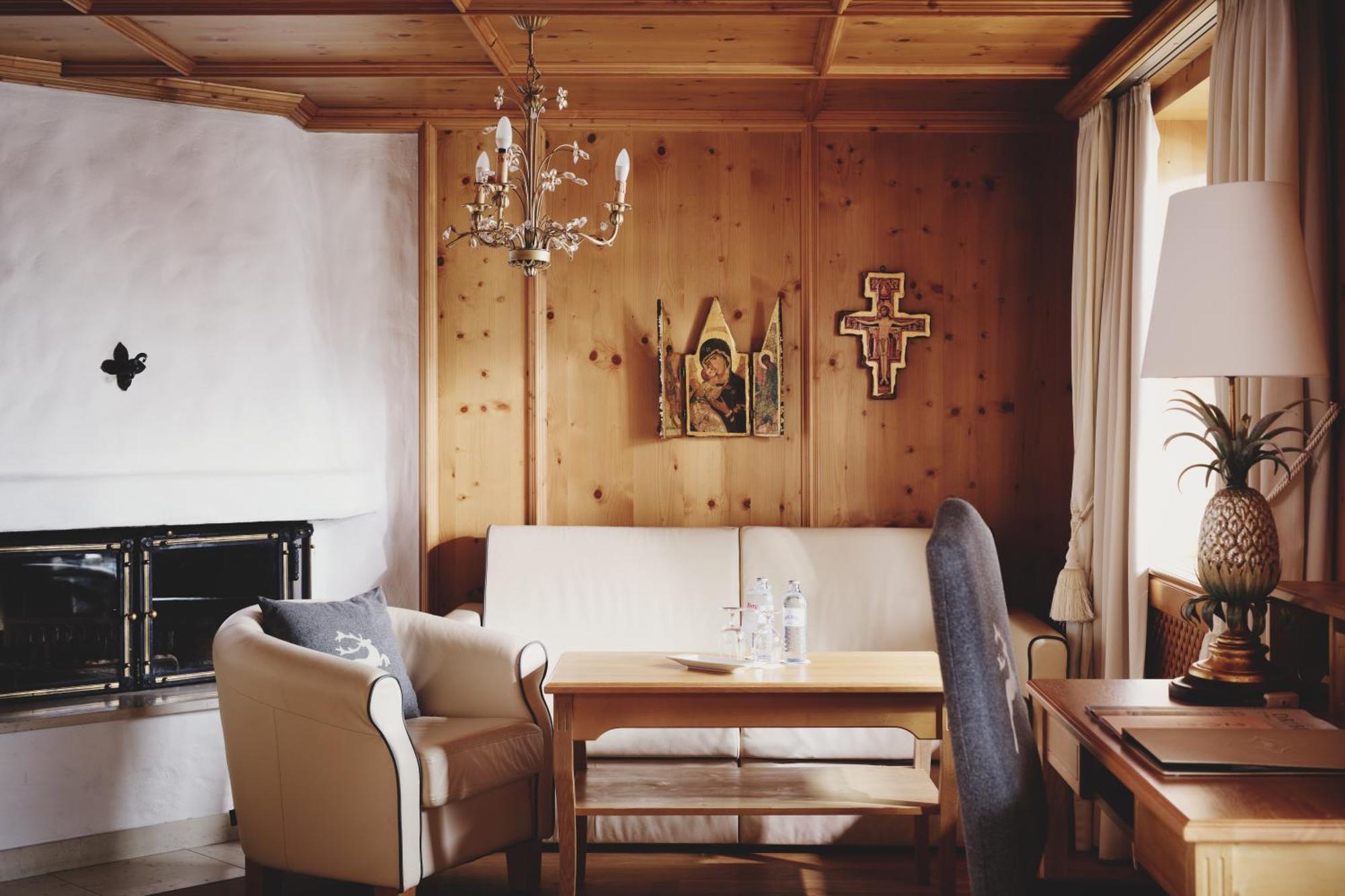 Burg Hotel Oberlech Exterior photo