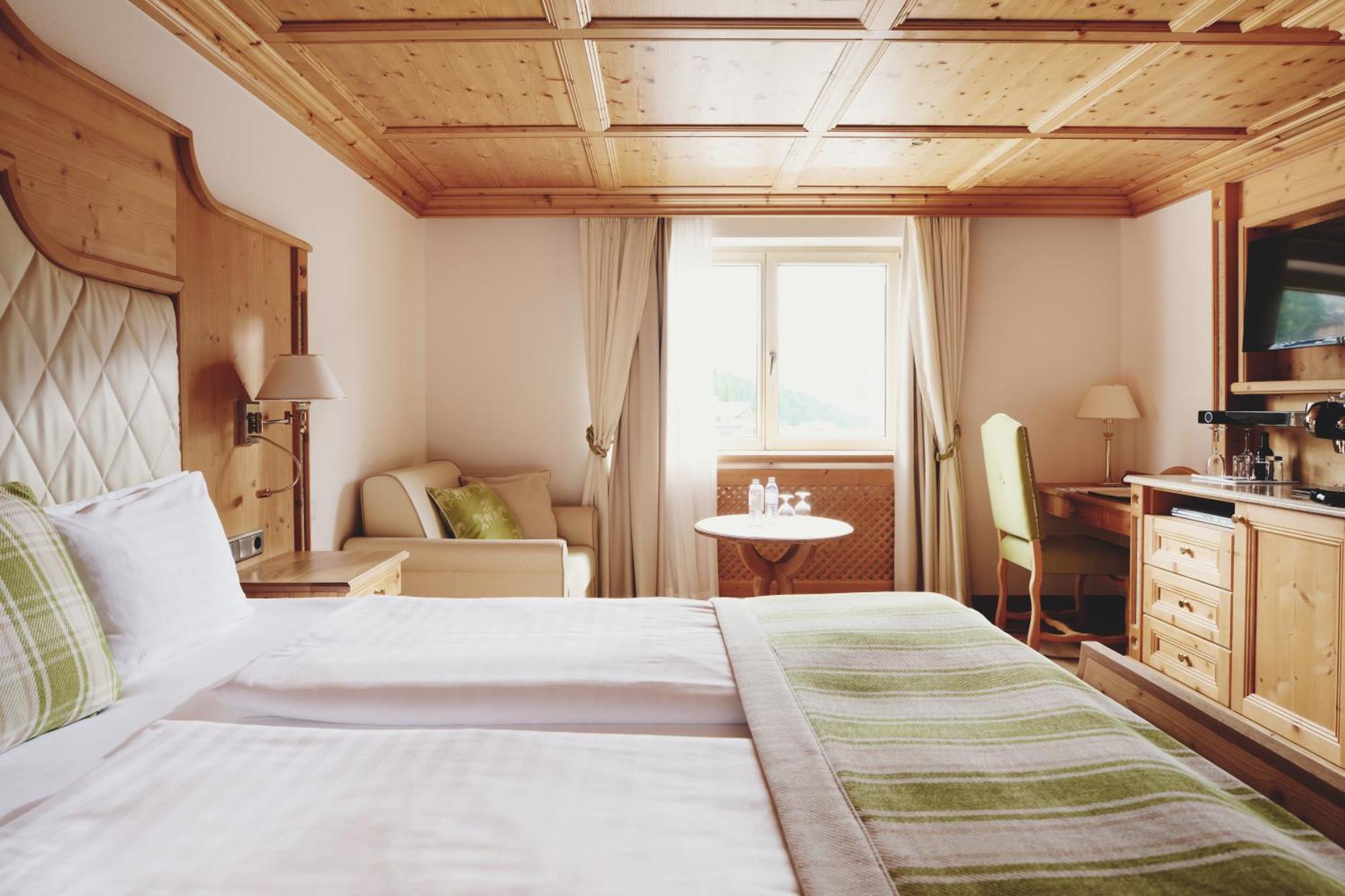 Burg Hotel Oberlech Exterior photo