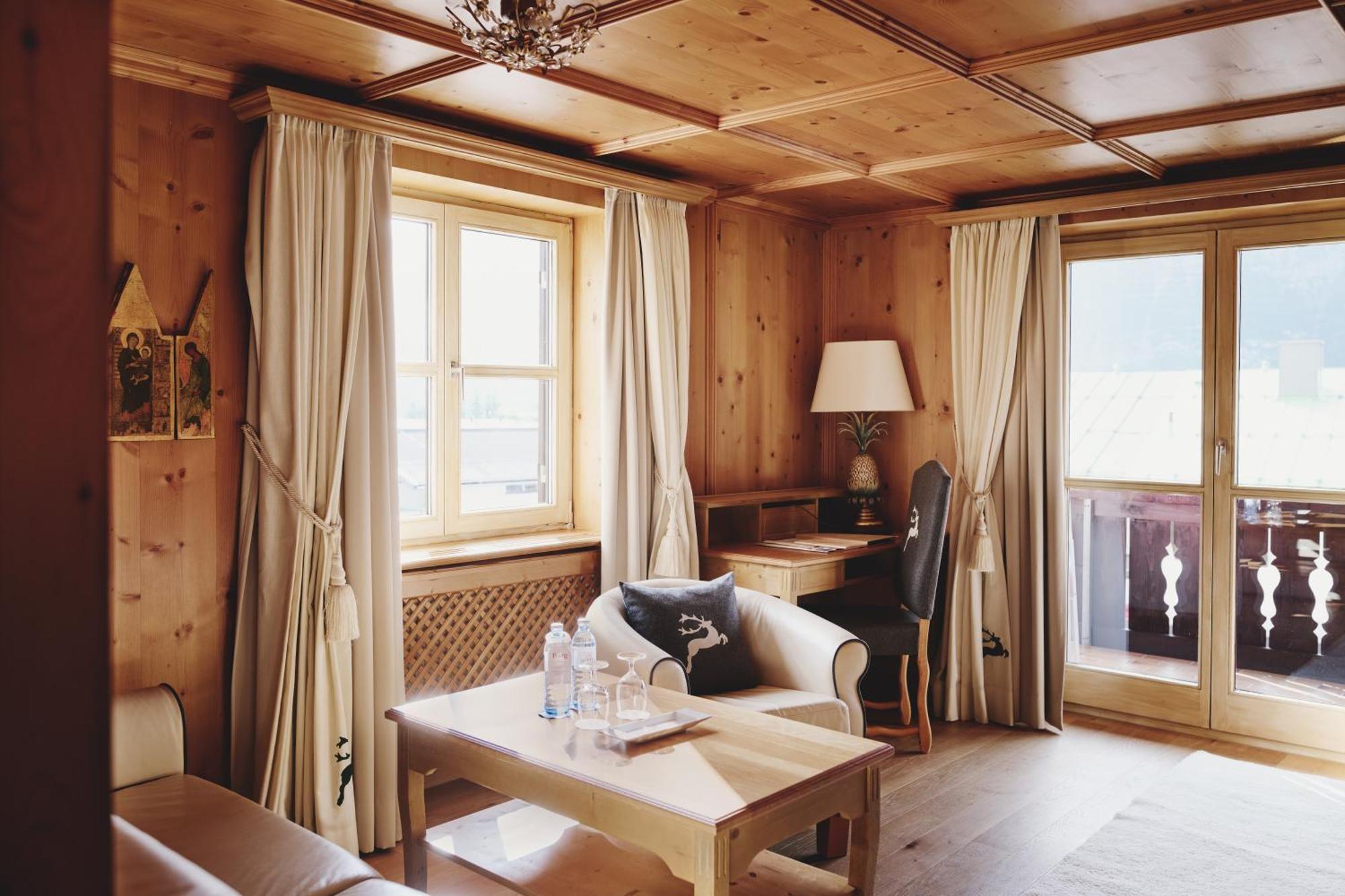 Burg Hotel Oberlech Exterior photo