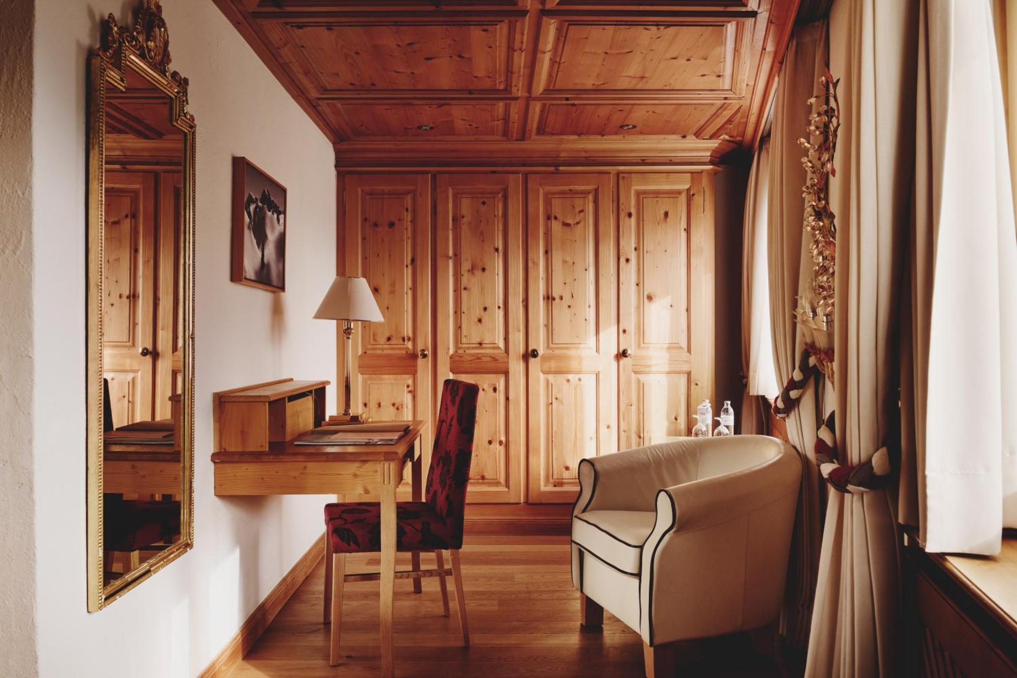 Burg Hotel Oberlech Exterior photo