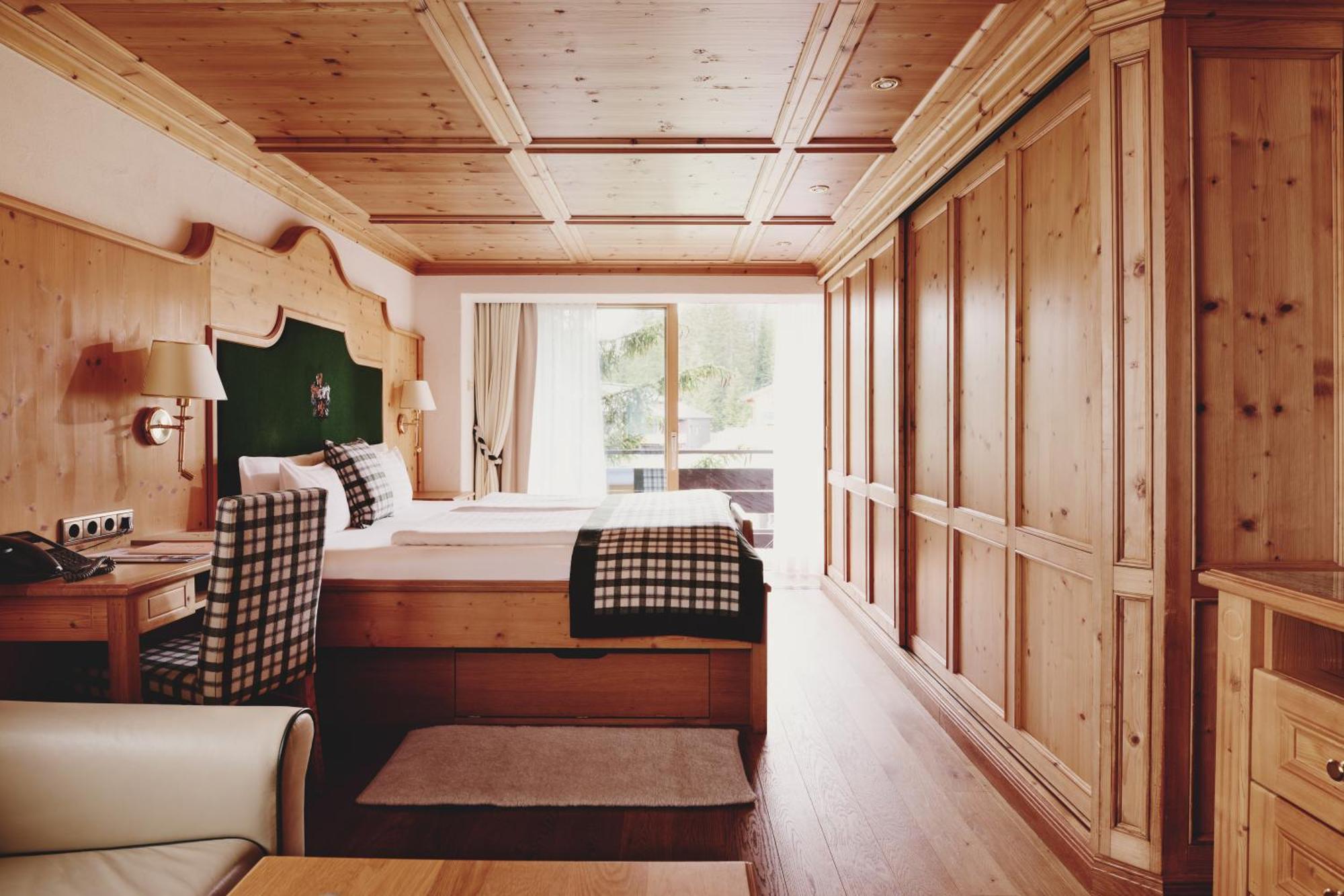 Burg Hotel Oberlech Exterior photo