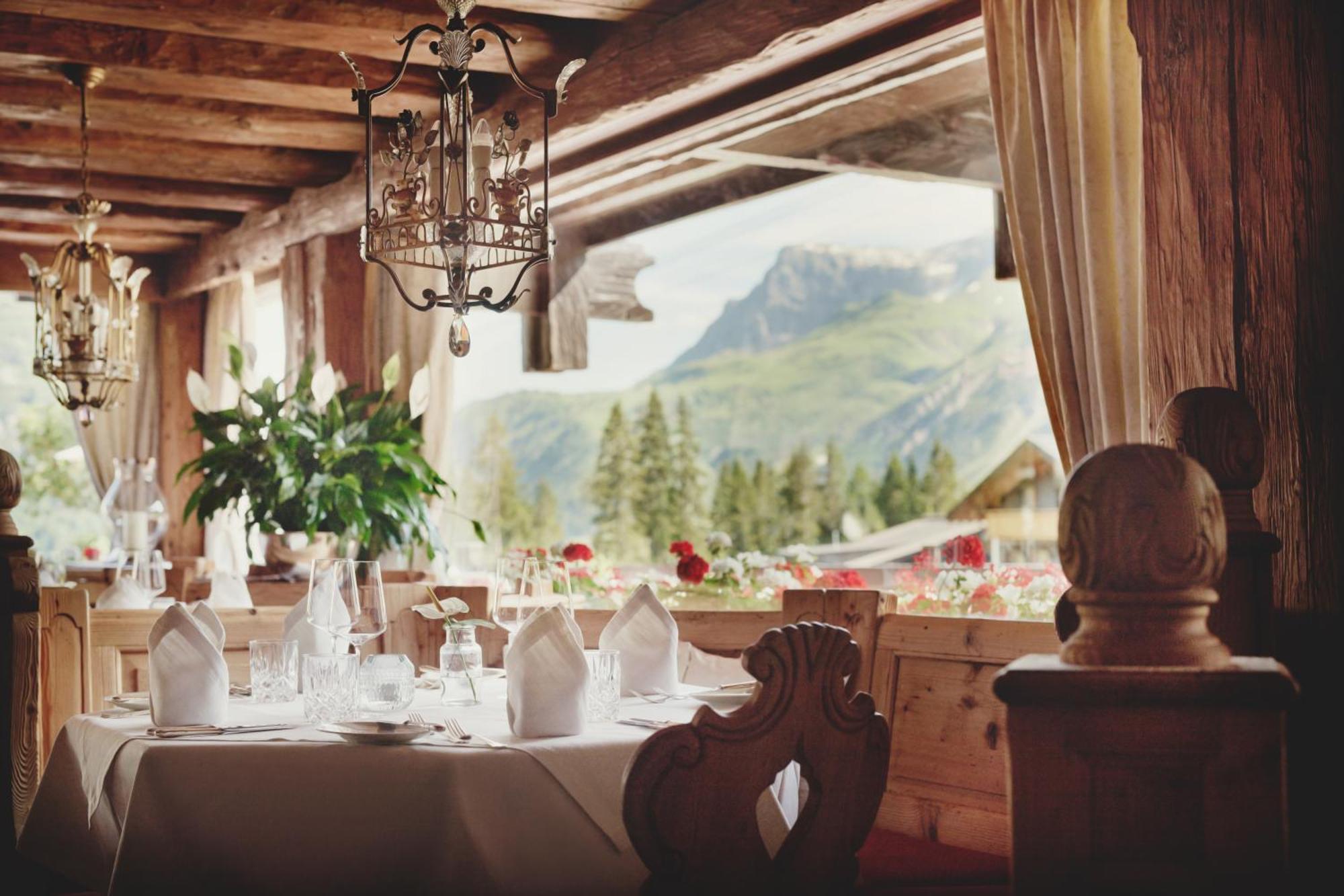 Burg Hotel Oberlech Exterior photo