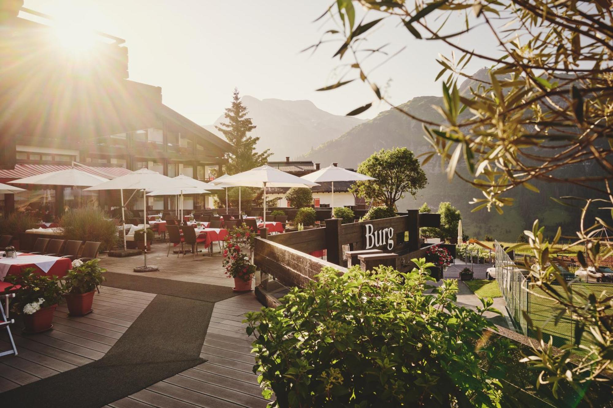 Burg Hotel Oberlech Exterior photo